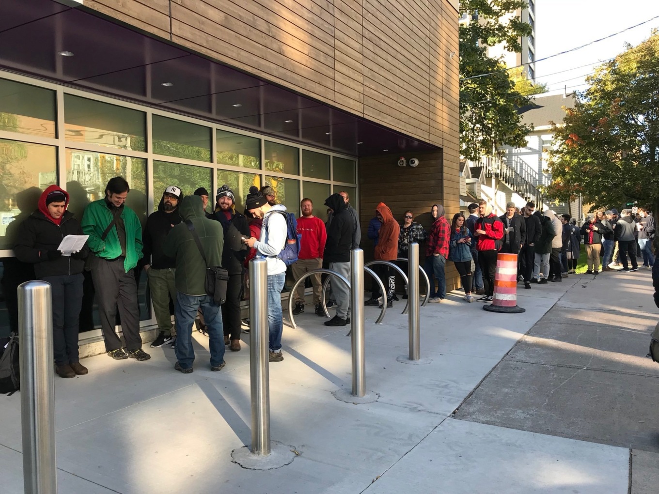 Препринимательская жилка: дівчинка-скаут продавала печиво в черзі за марихуаною